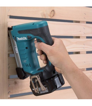 Makita 18V Lithium-Ion Cordless Mobile Stapler - Bare Unit