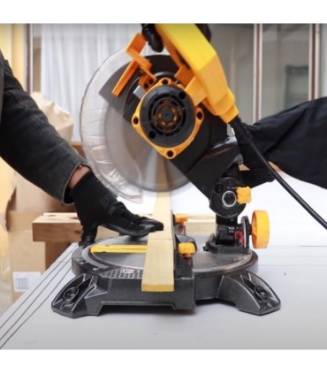 Ingco BMS14002 1400W Corded 210mm Dual-Bevel Sliding Miter Saw