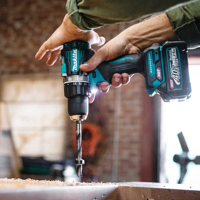 Makita 40V Max 2.5 Ah Brushless Cordless Driver Drill Kit