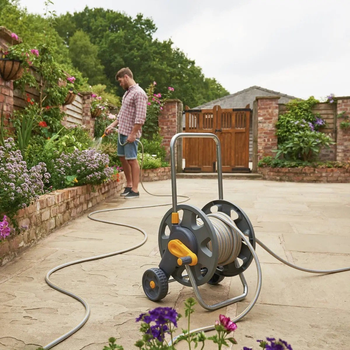 Hozelock 2398 50M Freestanding Wheeled Hose Cart